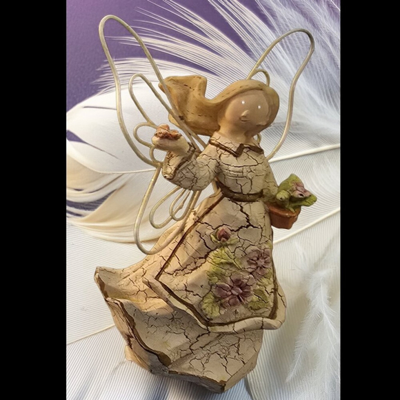 3 Piece Angel Figurines, Excellent Condition - Picture 7 of 7